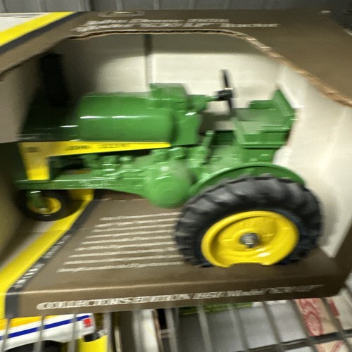 ERTL 1/16 Collector's Edition 1958 Model "630 LP" Tractor - Picture 3 of 7