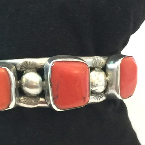 VINTAGE INDIANER ROTE KORALLE STERLINGSILBER MANSCHETTE ARMBAND NAVAJO 3 STEINE - Bild 6 von 23