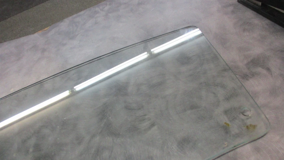 PLYMOUTH BARRACUDA 1967-1969 CUARTO DE CRISTAL LADO IZQUIERDO FASTBACK TRANSPARENTE Foto 3 de 4