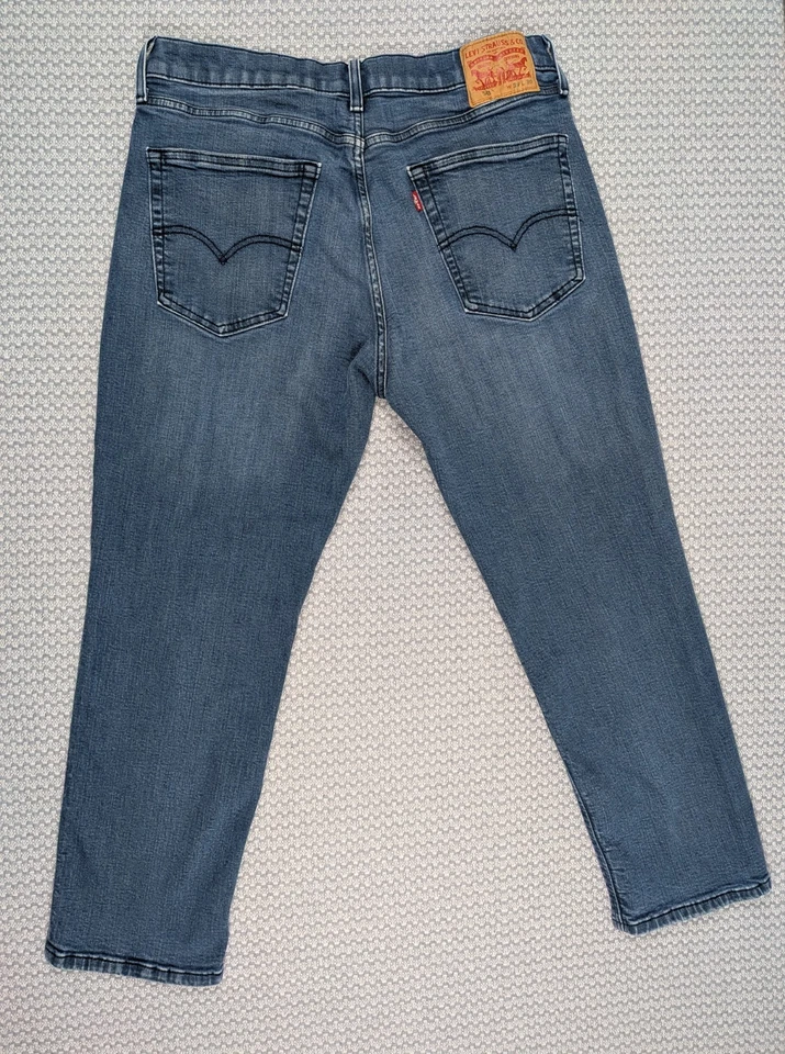 Pantalones de mezclilla para hombre Levi's 541 36x30 azul medio atléticos entrepierna corta Foto 3 de 4
