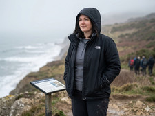 The North Face Womens Resolve Jacket Hyvent Waterproof Rain Coat XL Black