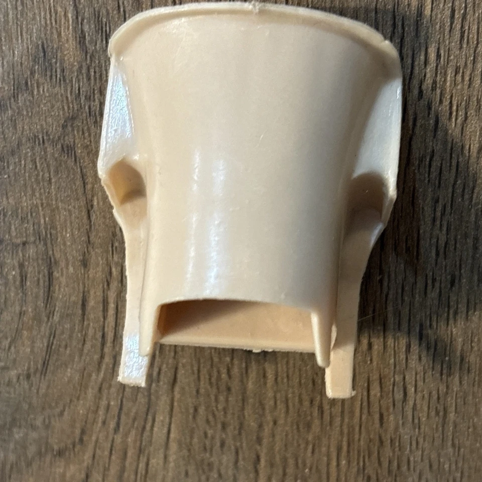 Silla de plástico relleno de gran tamaño marfil/rubor vintage para casa de muñecas Marx 1:24 Foto 2 de 3