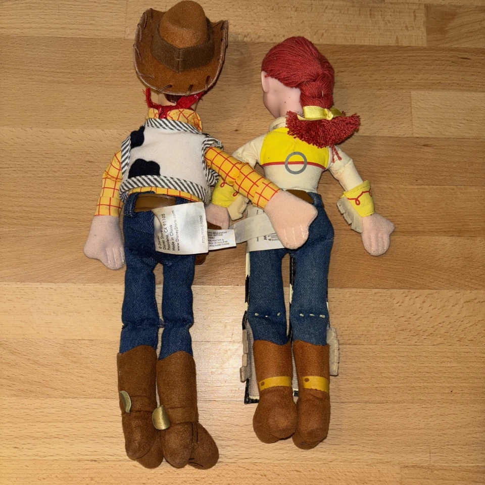 Novo boneco de ação Disney Pixar Toy Story Talking Woody 16" da Disney Store - Imagem 3 de 3