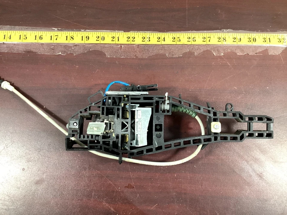 Manija del panel de la puerta exterior trasera izquierda BMW 320I 328I 335I 2013-2016 7332267 OEM. Foto 3 de 4