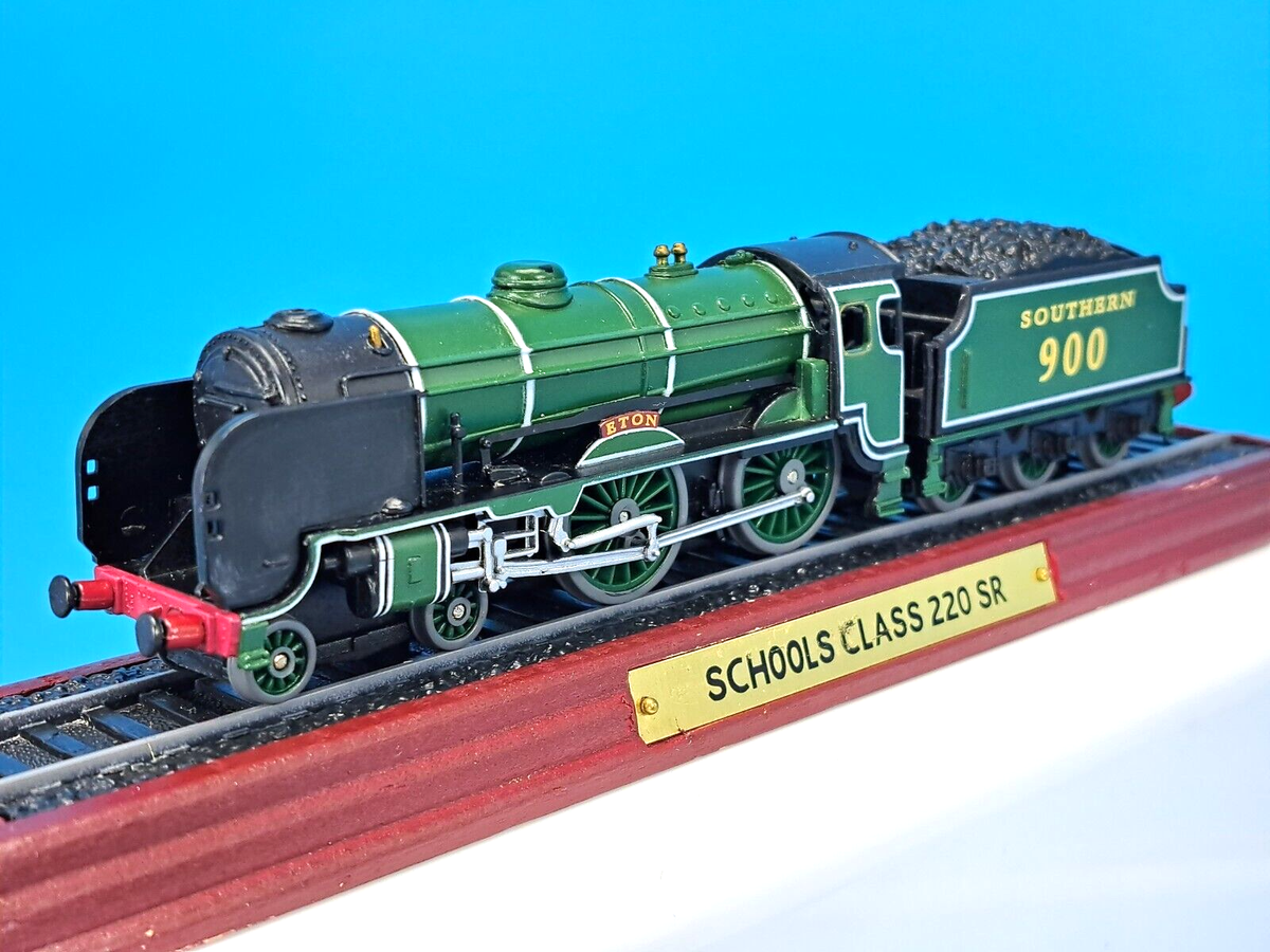 Atlas Editions Static Locomotive Display SR Schools Class 220
