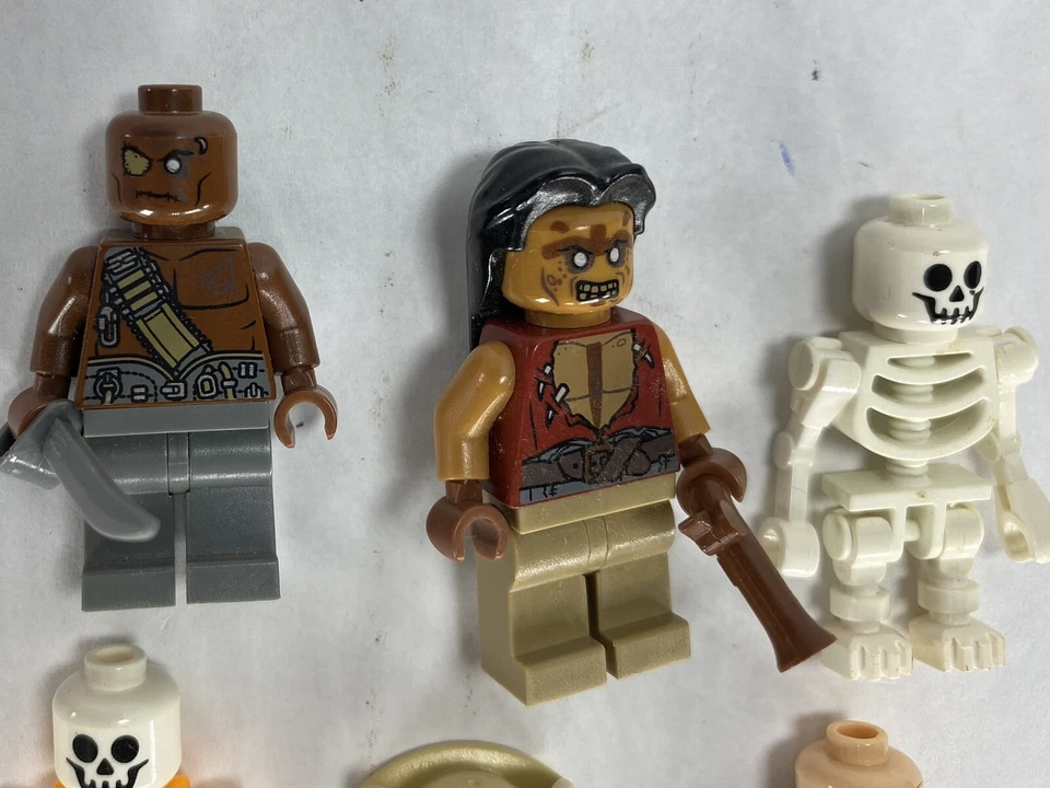 Lego 4195 Piratas do Caribe Minifiguras Zombie Masthead Quartermaster Gunner - Imagem 2 de 4