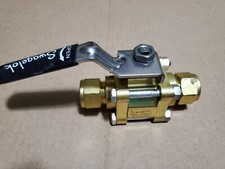 New Swagelok B-63TS10 Brass Ball Valve 1500PSI NOS