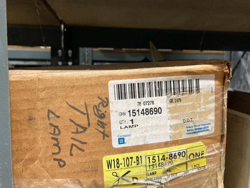 15148690 NUEVO OEM GM Pasajero Luz Trasera Lámpara Chevy GMC C2500 K2500 92-07 Foto 2 de 2