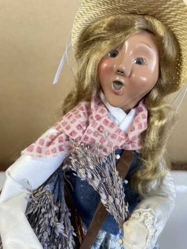 Byers Choice Cries of London Series 2002 Lady Lavender Vendor - Picture 2 of 10