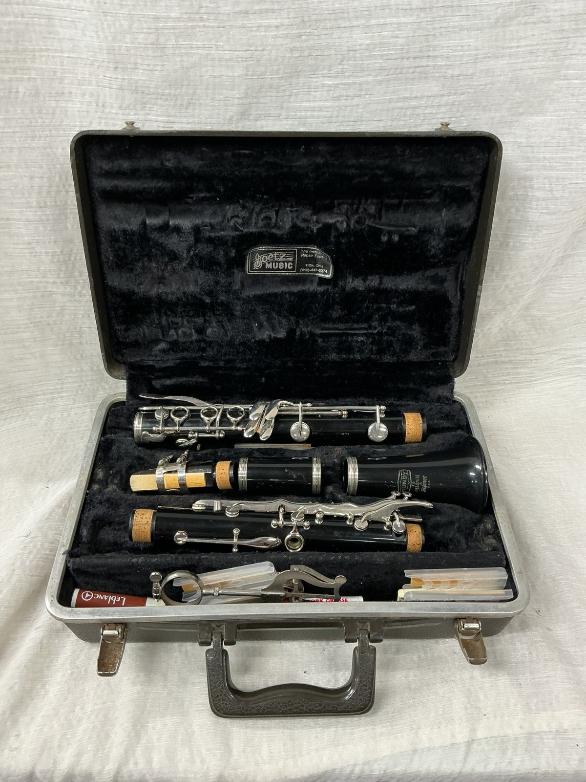 Bundy Resonite Clarinet The Selmer Company USA w/ Hard Case  Accessories