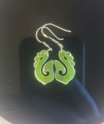 Echte natürliche kanadische Nephrit Jade & Sterlingsilber Welle Design Ohrringe