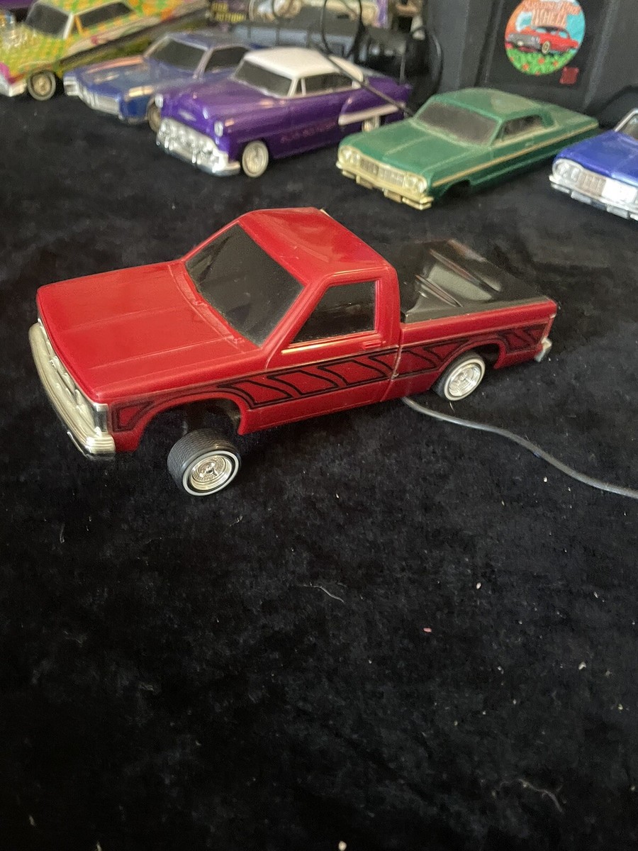 Lindberg Chevy S-10 Lowrider Bed Dancer! 1/22 Model Kit
