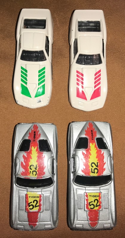 2 #52 Tiger S8506 Summer 63 Split Window 2 White 70’s Chevrolet Corvette Diecast