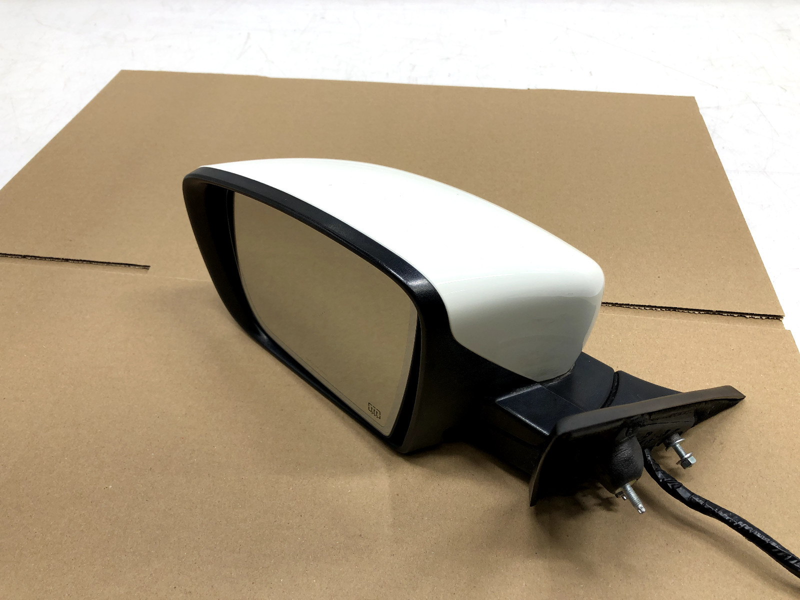 2014-2017 MASERATI QUATTROPORTE LEFT DRIVER DOOR MIRROR OEM.