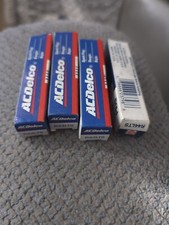 (4) pack lot set Genuine AC Delco GM R44LTS, 5613611 Spark Plugs USA made px1