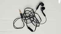 Maxell BLACK HEADPHONES Maxell IN EAR Black HEADPHONES - NEW