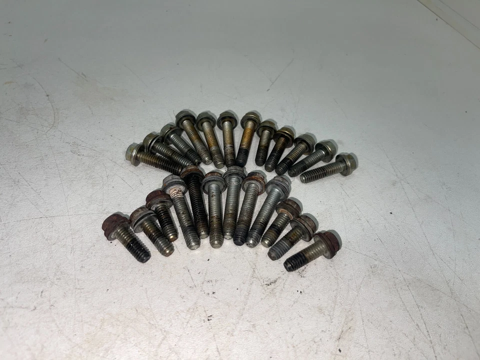 2009 HARLEY DAVIDSON FLTR ROAD GLIDE ROCKER HOUSING SCREW - Image 2 of 4
