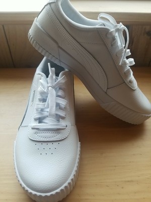 Womans White PUMA soft foam Shoes US 
