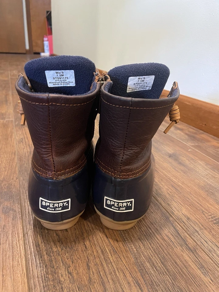 Botas SPERRY Pato de Agua Salada para Mujer 7.5M Impermeable para Lluvia Cuero Azul Marino y Marrón Foto 3 de 4