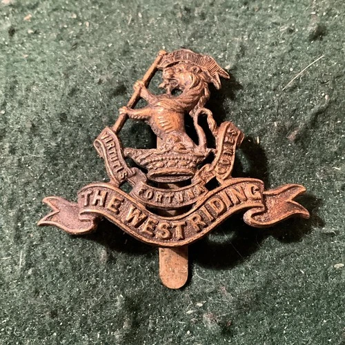 West Riding Regiment WW1 1915 All Brass Enonomy Issue Cap Badge.  Bf3