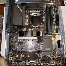 GIGABYTE Z590 UD Motherboard Intel 11th Gen Z590 DDR4 LGA 1200 ATX w/ IO Shield