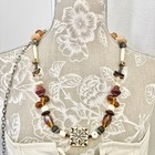 Collar o cinturón boho mezclado con cuentas tonos terrosos