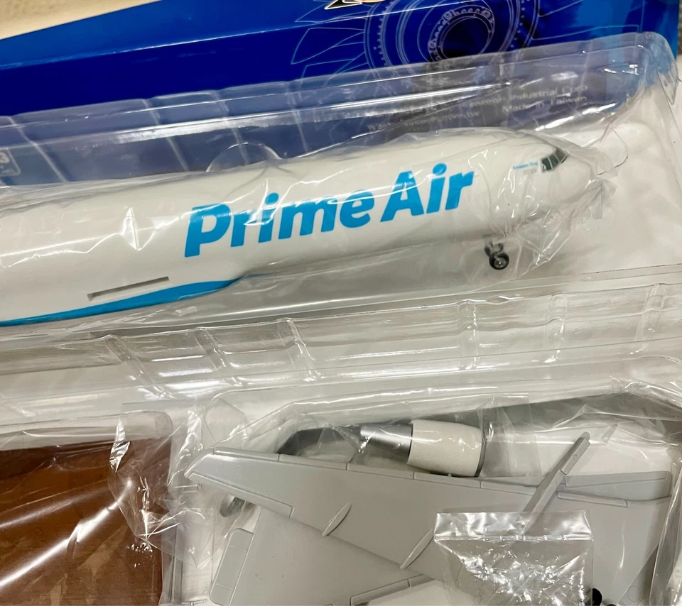 1/200 Prime Air amazon boeing 767-300  Daron Skymarks - Image 2 of 4