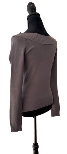 Attention Women’s Medium Round Neck Gray Pullover Sweater Long Sleeve Floral Acc - Picture 6 of 19