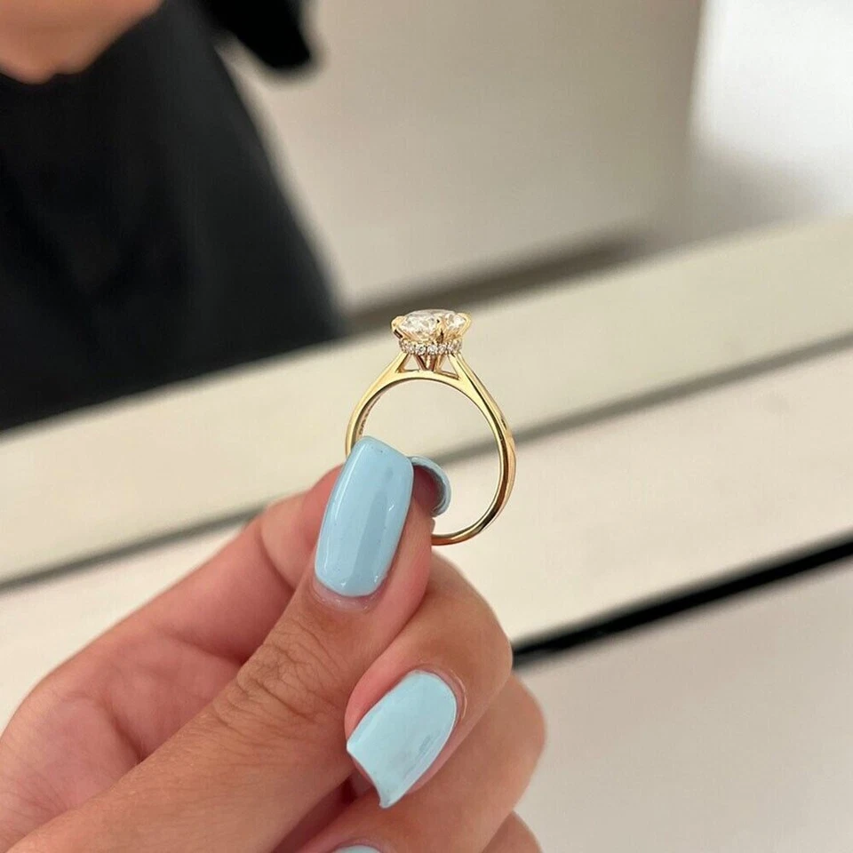 Anillo de diamantes certificado de boda ovalado de 2,15 quilates IGI GIA cultivado en laboratorio oro amarillo de 18 quilates Foto 3 de 4