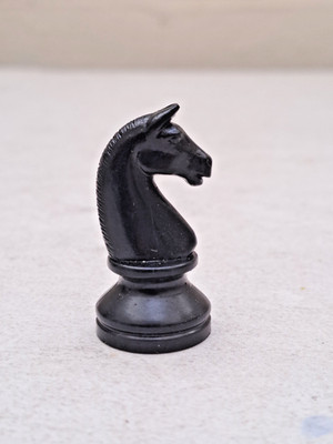 3,8 cm Vintage Hartplastik Zweiteilige Form Schwarz Ritter Staunton Schachfigur