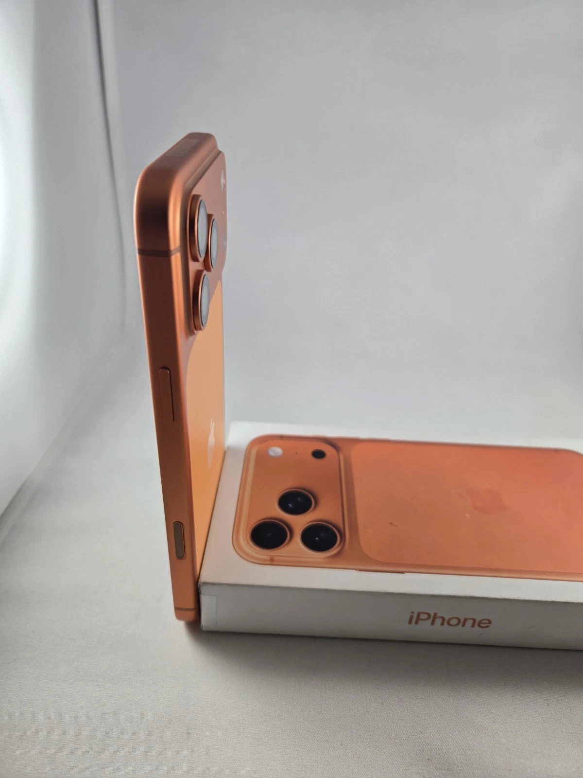 iPhone 17 Pro Max 256GB Cosmic Orange — Open Box (TracFone Locked) thumbnail 7