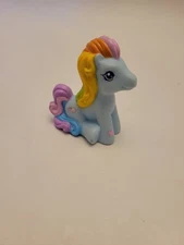 2004 Hasbro DecoPac Inc. Sitting Rainbow Dash Figure My Little Pony 