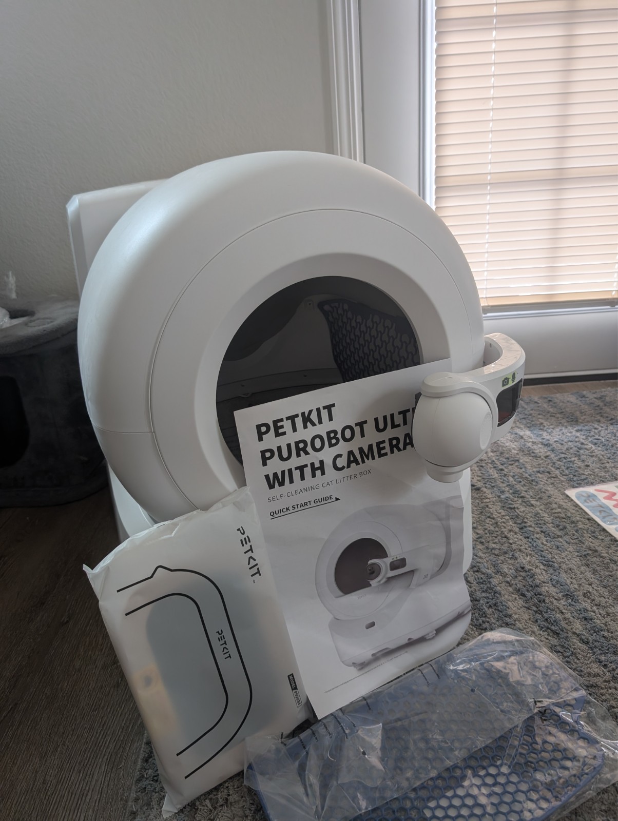 With Ai Camera & Odor Control