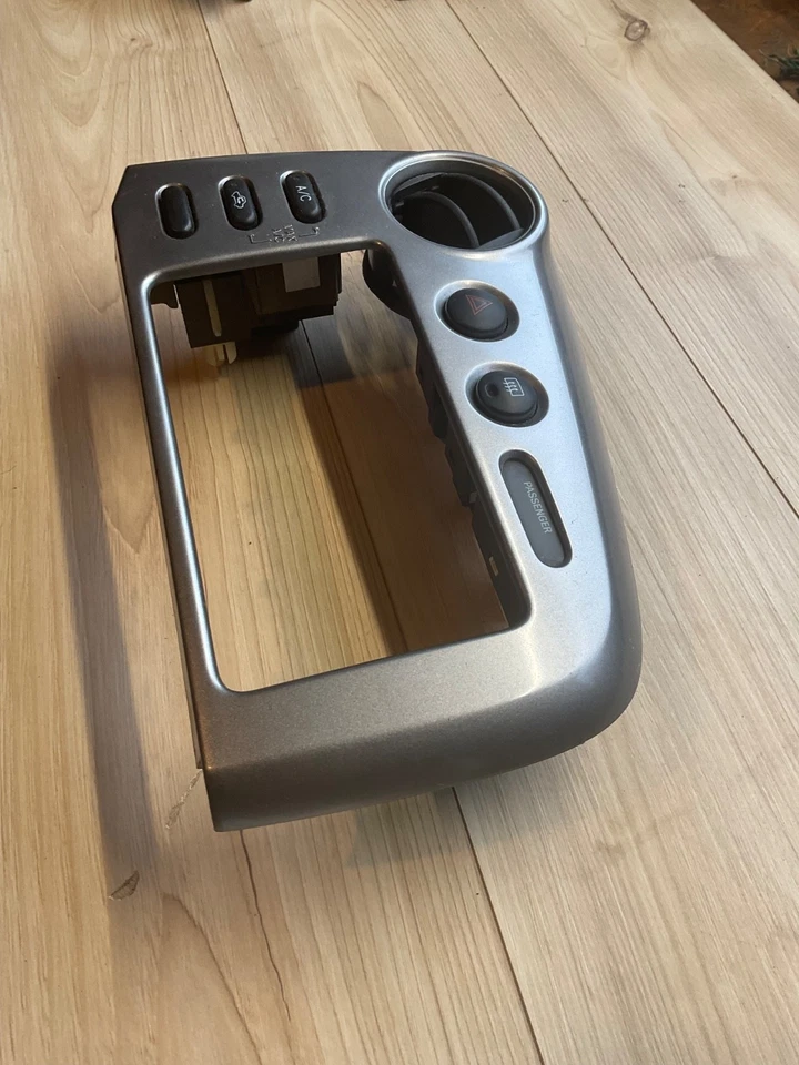 Bisel de radio Toyota Matrix Pontiac Vibe 2003 2004 2005 2006 2007 2008 Foto 4 de 4