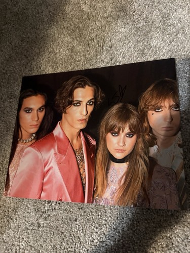 Victoria De Angelis firmato 8x10 con maneskin di cacao prezzo ebay