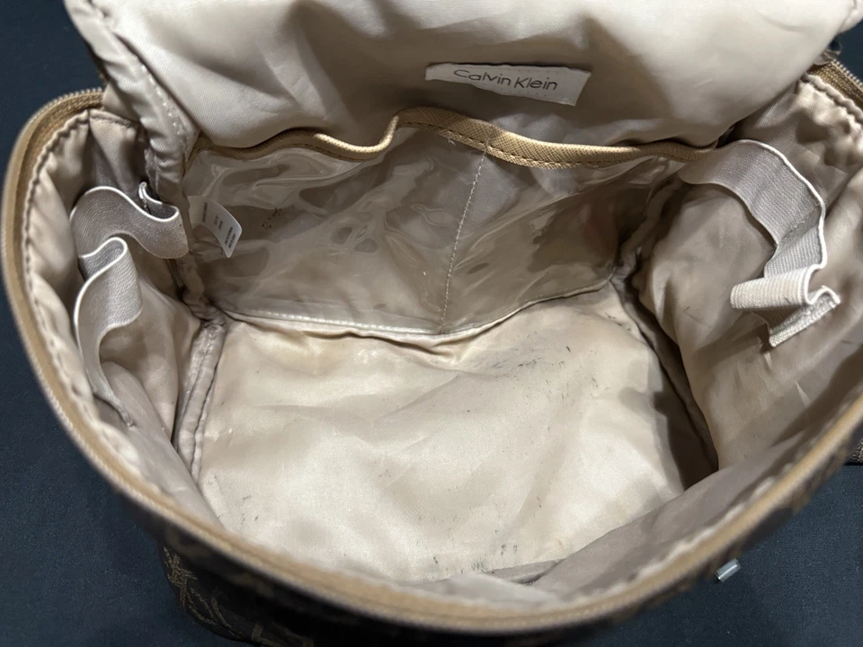 Bolsas de maquillaje Calvin Klein beige y marrón Foto 3 de 4