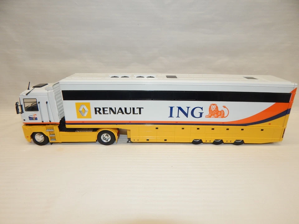 UNIVERSAL HOBBIES RENAULT MAGNUM & TRAILER RENAULT F1 TEAM 5652U NIB 1:50 SCARCE - Image 4 of 4