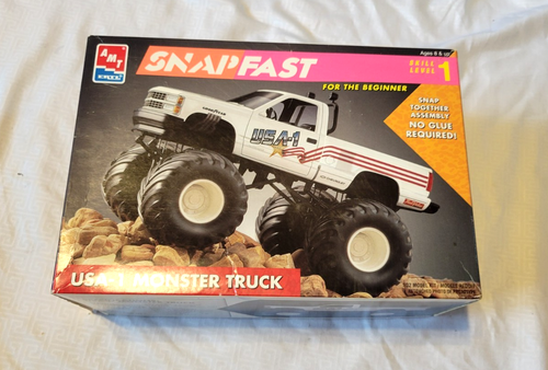 1993 NIB AMT/ERTL Snapfast BIGFOOT MONSTER TRUCK 1/32 Scale Model Skill Level 1