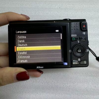 Black Nikon COOLPIX S6200 16.0MP Digital Camera 10 x Optical Zoom