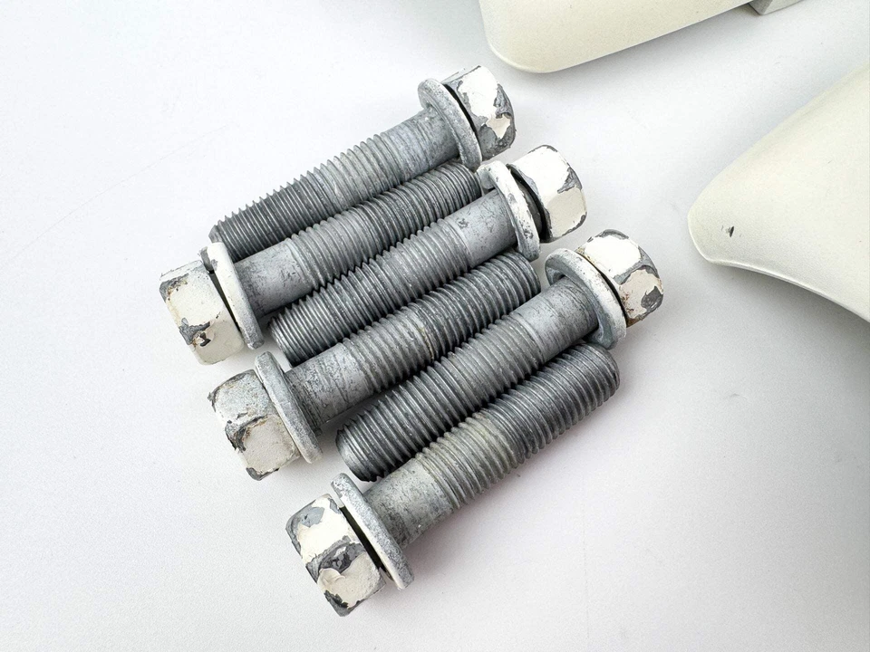 Johnson 140 HP 2005 4 tiempos fueraborda conjunto de cubiertas de montaje inferior 54221-90J02-0EP OEM Foto 2 de 4