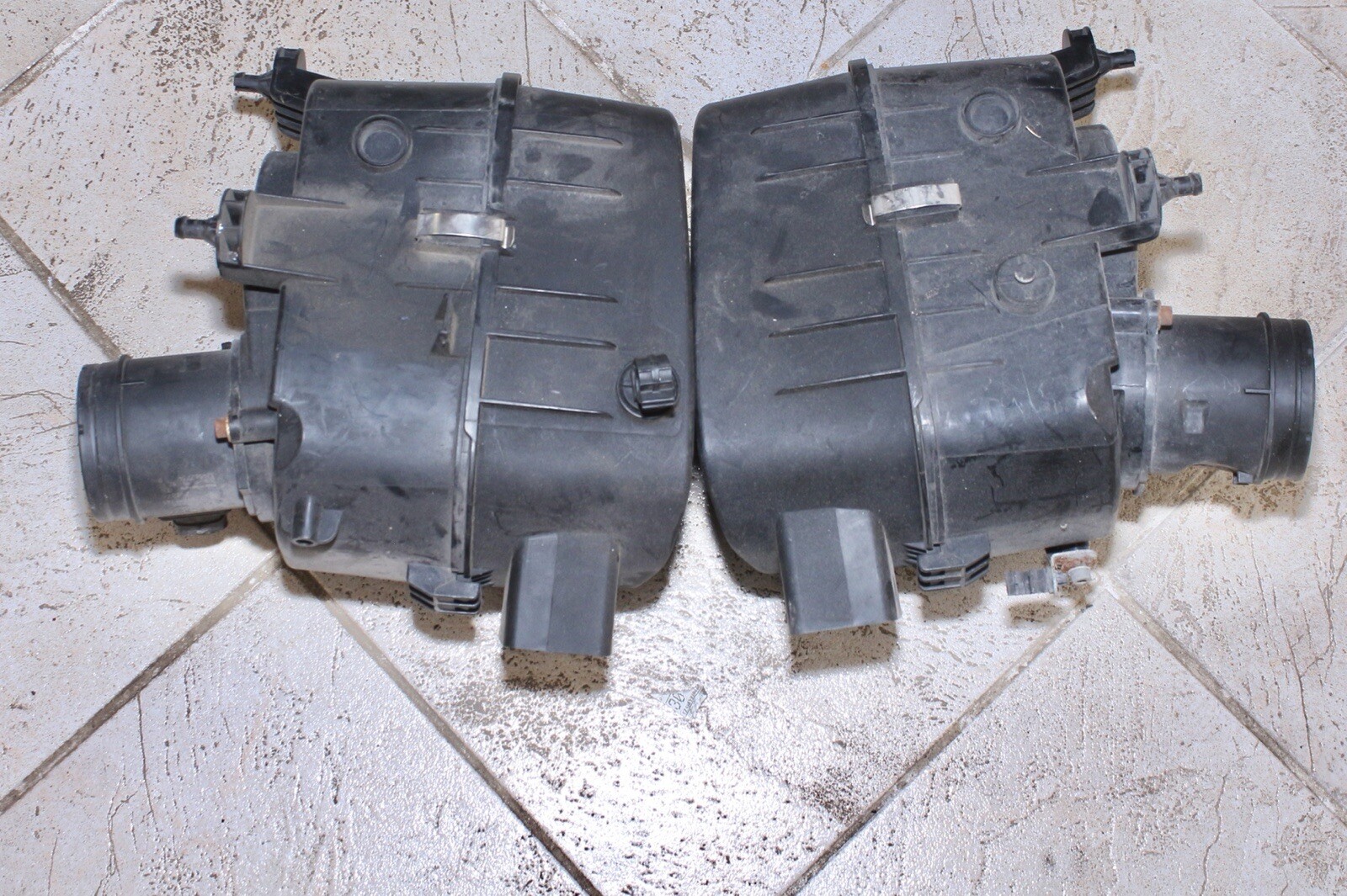 2014 - 2017 MASERATI GHIBLI M157 3.0L LEFT & RIGHT AIR INTAKE CLEANER BOX OEM