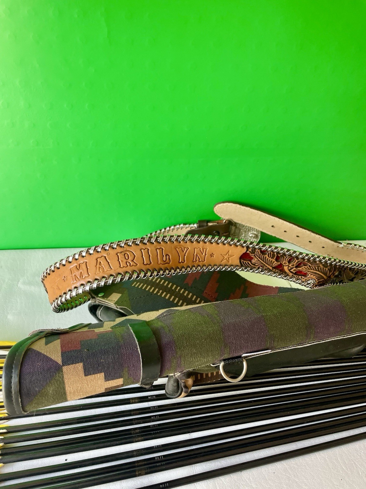 Vintage NEET Archery Quiver with 15 Easton 1714 Aluminum Arrows 26” + Leather