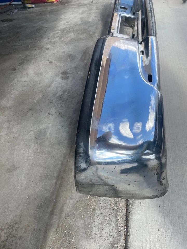 2000-2006 gmc yukon rear bumper chrome - Image 4 of 4