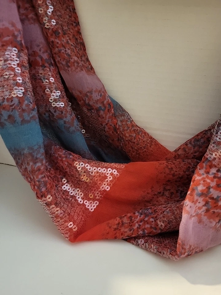 BCBGeneration Lentejuelas Infinito Bufanda Punch Rojo Foto 4 de 4