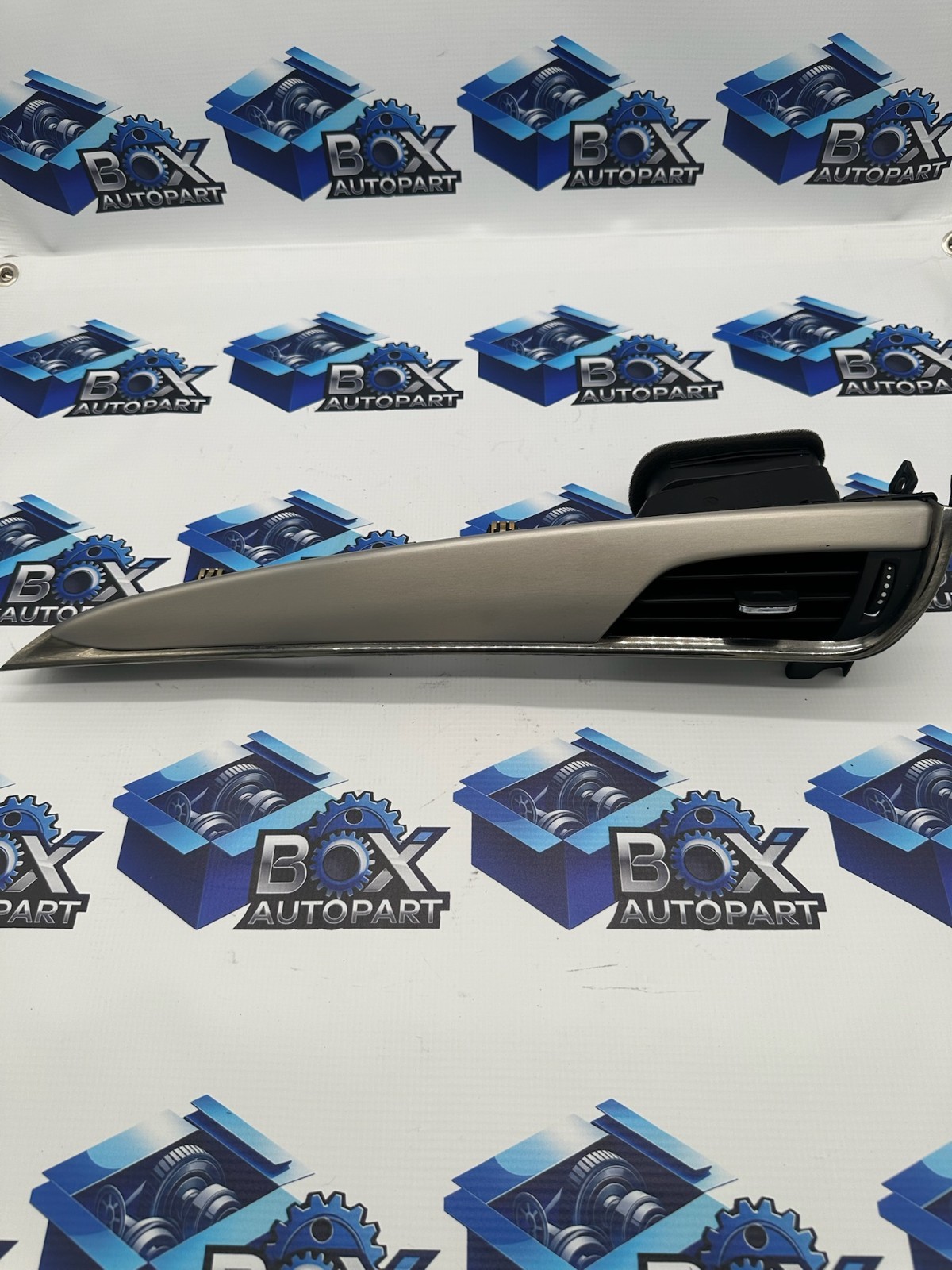 13-19 Cadillac ATS Dash Right Passenger Air Vent Grill w/ Bracket