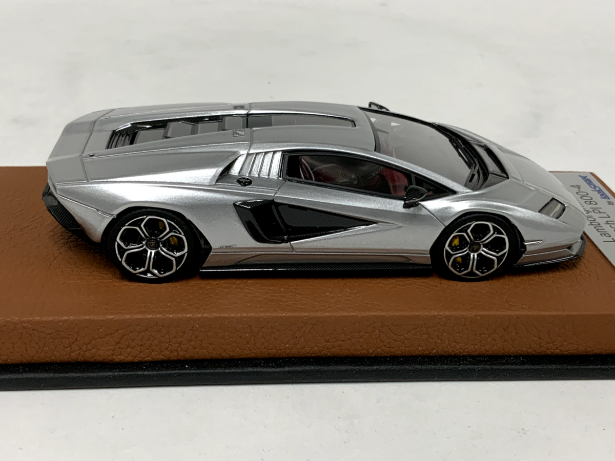 1/43 Looksmart Lamborghini Countach LP_ 800-4 In Silver on leather