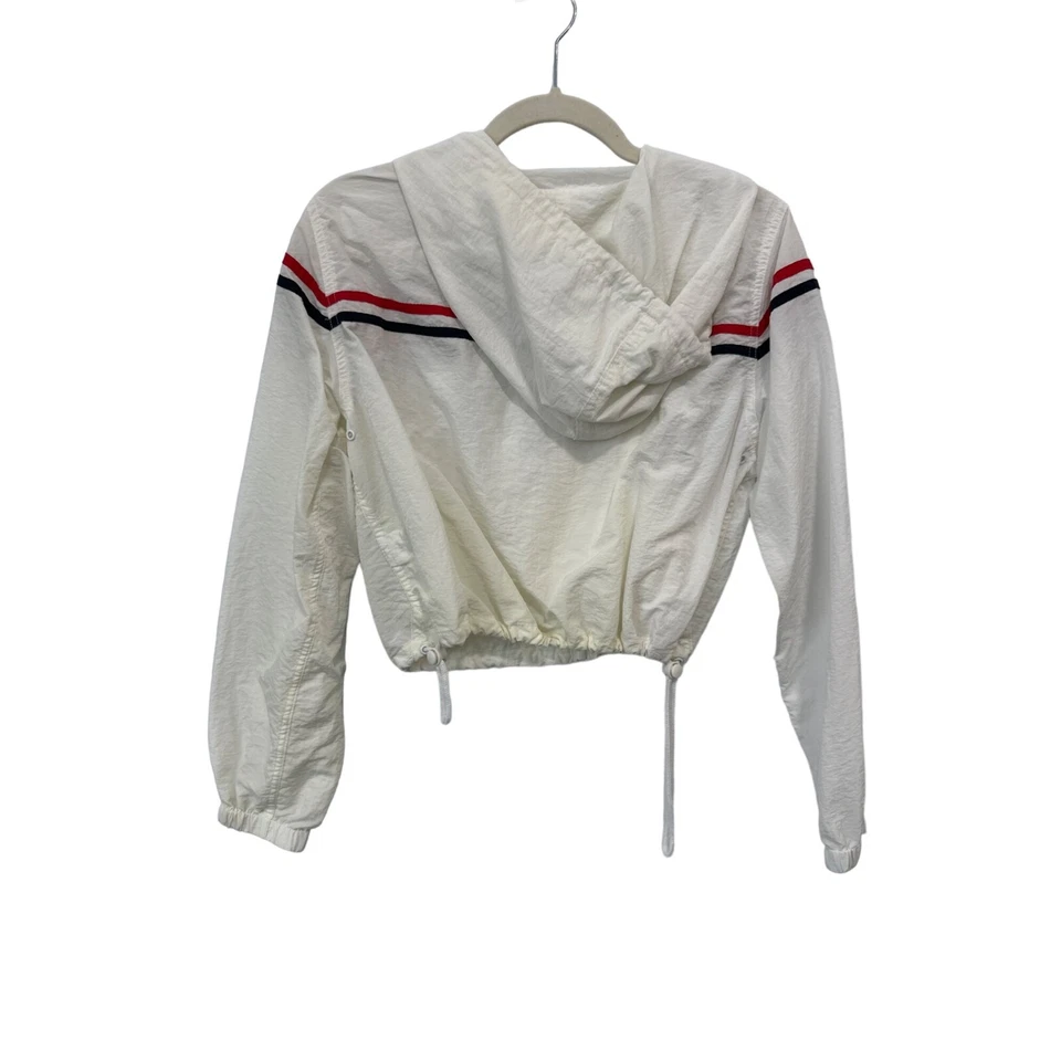 Chaqueta cortavientos Brandy Melville Henrietta para mujer recortada deportiva al aire libre cómoda Foto 2 de 4