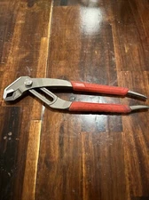 Milwaukee 48-22-6208 Hex Jaw 8 Inch Comfort Grip V-Jaw Pliers