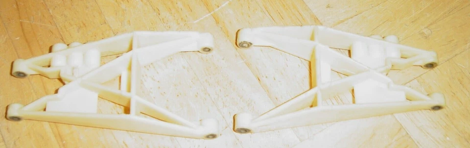 TEAM ASSOCIATED RC VINTAGE RC10T TRUCK REAR WHITE A-ARMS 7355 - Image 4 of 4