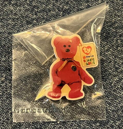 McDonald's Ty Teenie Beanie Babies Crew Pin ~ Earth Bear~ MILLENNIUM ~ 2000 - Picture 3 of 3